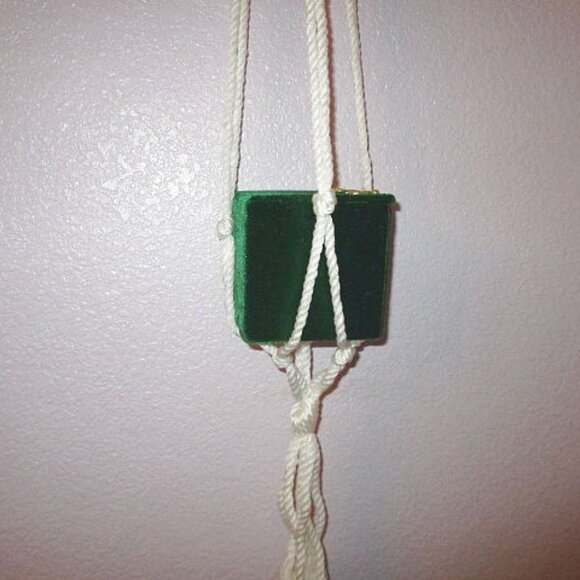 NWT Knaughty Knitters MACRAME Plant HANGER Holder WALL DECOR Patio BEADED Boho - Picture 4 of 6